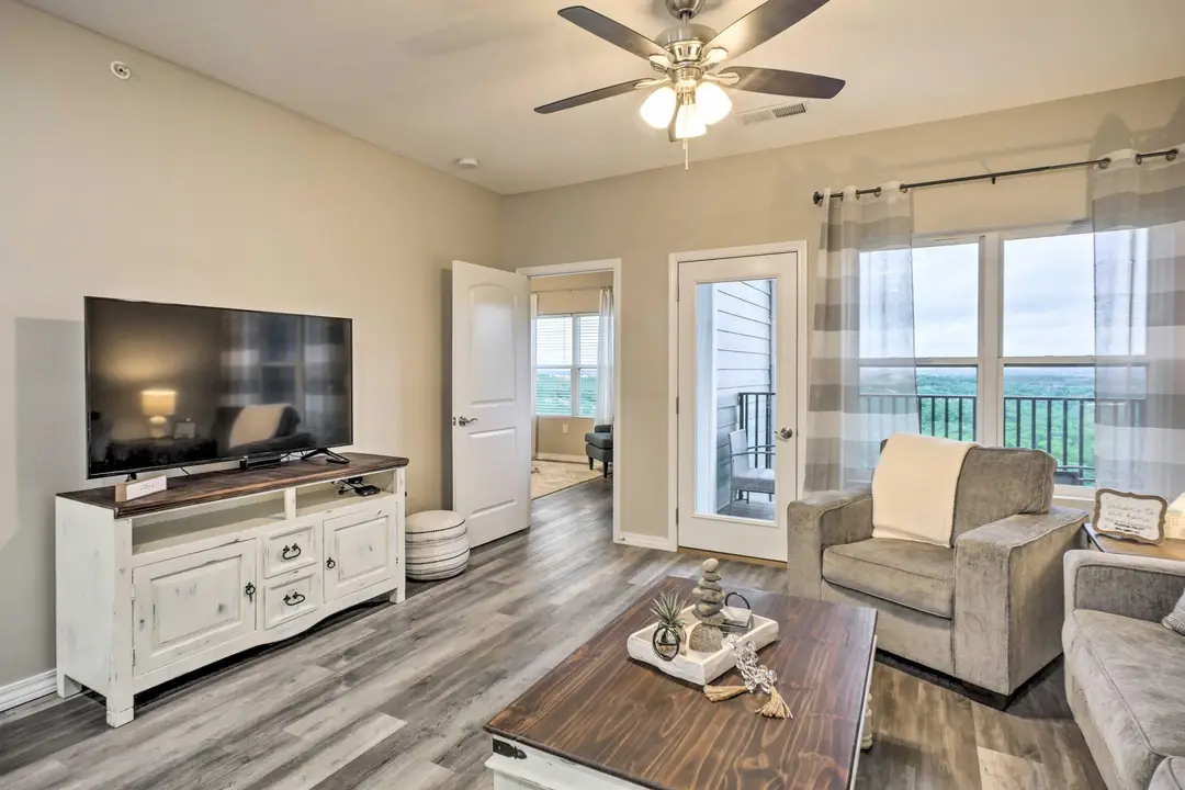 3107 S Vineyards Terrace — photo 5