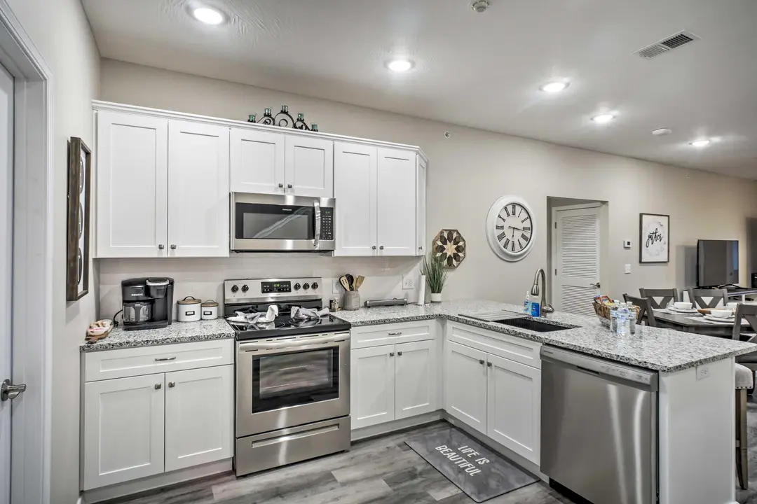 3107 S Vineyards Terrace — photo 2