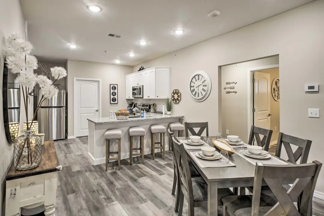 3107 S Vineyards Terrace — photo 4