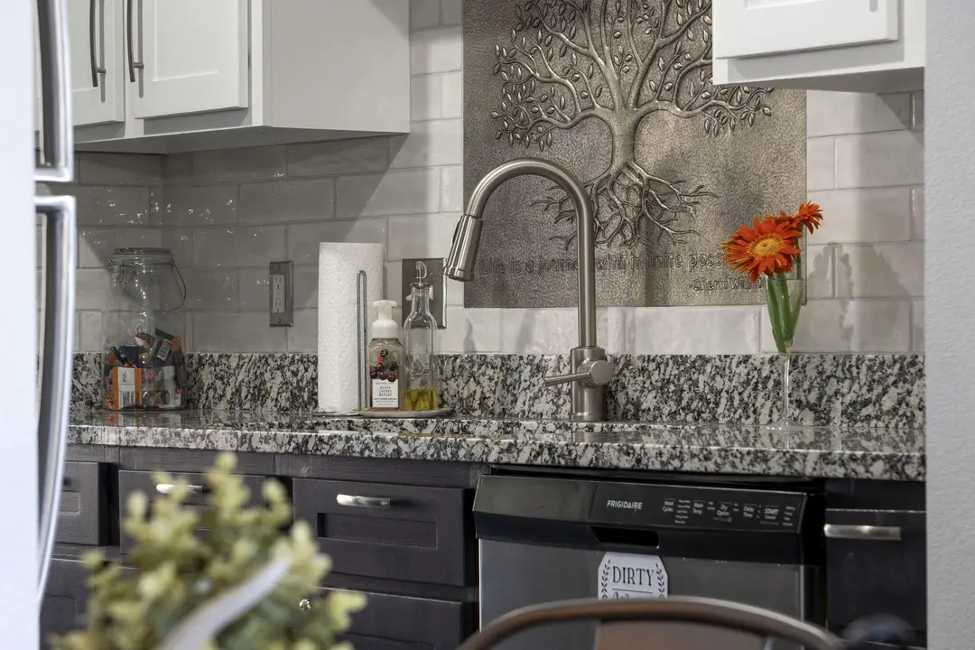 2915 Vineyards Parkway — photo 3