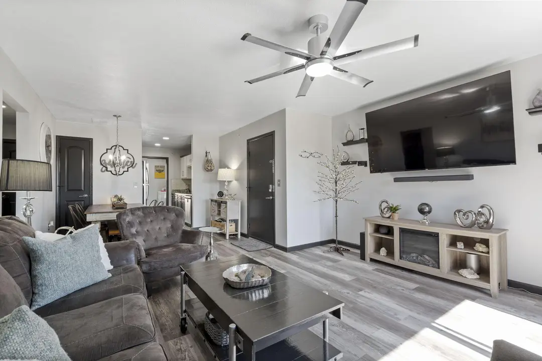 2915 Vineyards Parkway — photo 8