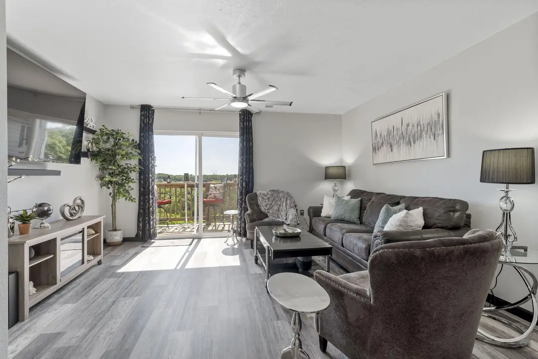 2915 Vineyards Parkway — photo 10