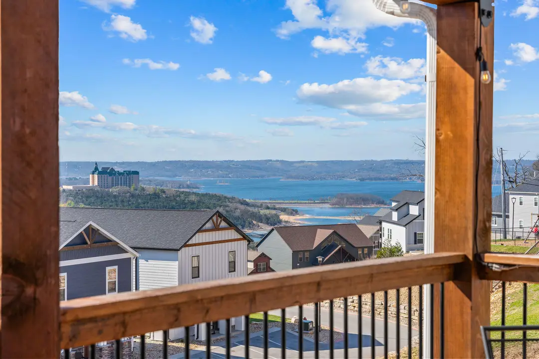128 Chateau Mountain Court — photo 2
