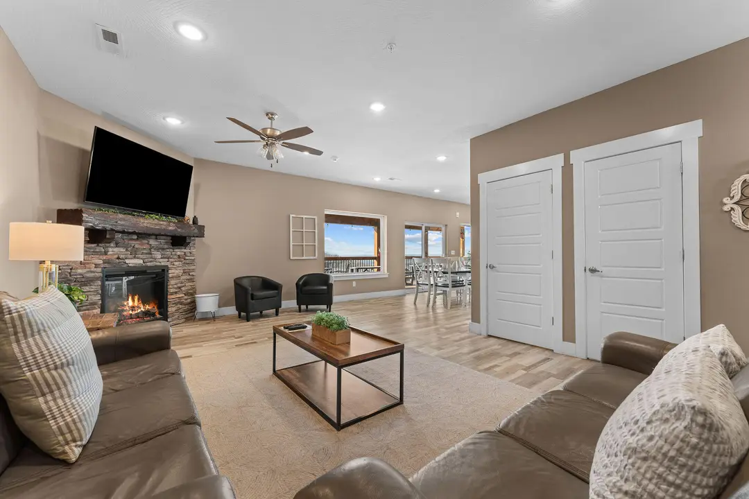 128 Chateau Mountain Court — photo 5