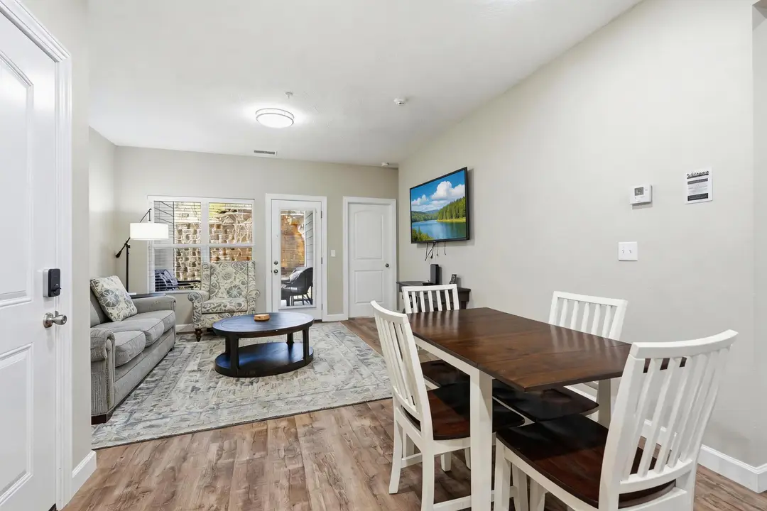 3003 North Vineyards Terrace — photo 3