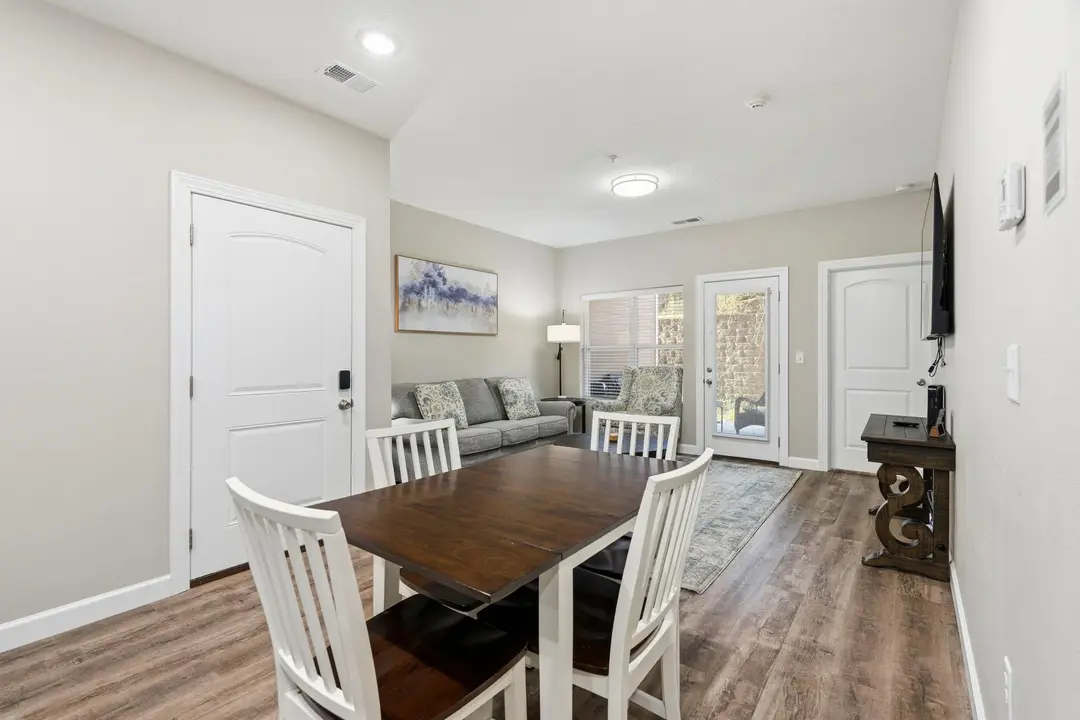 3003 North Vineyards Terrace — photo 4
