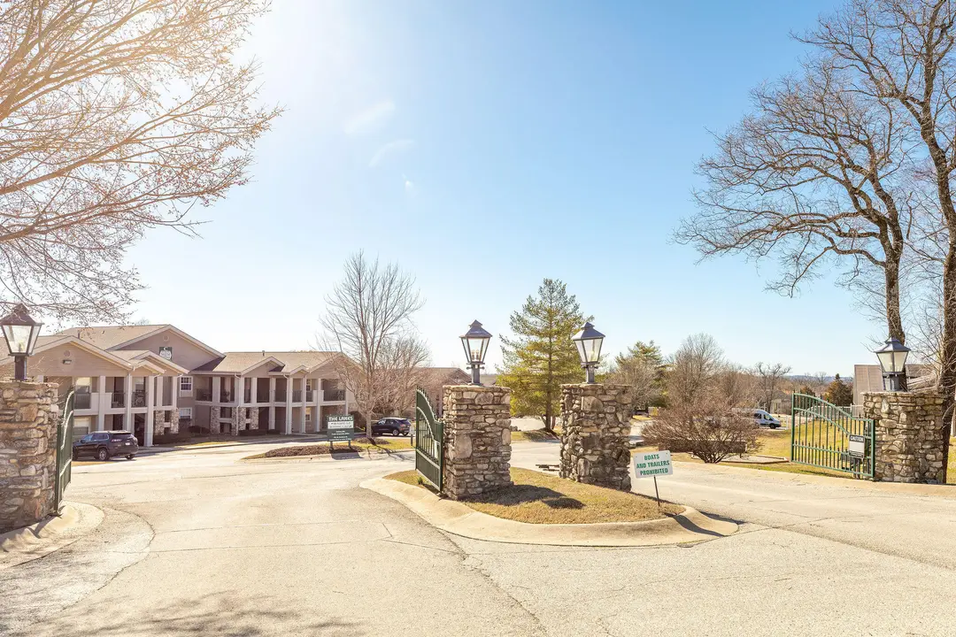 160 W Rockford Drive — photo 40