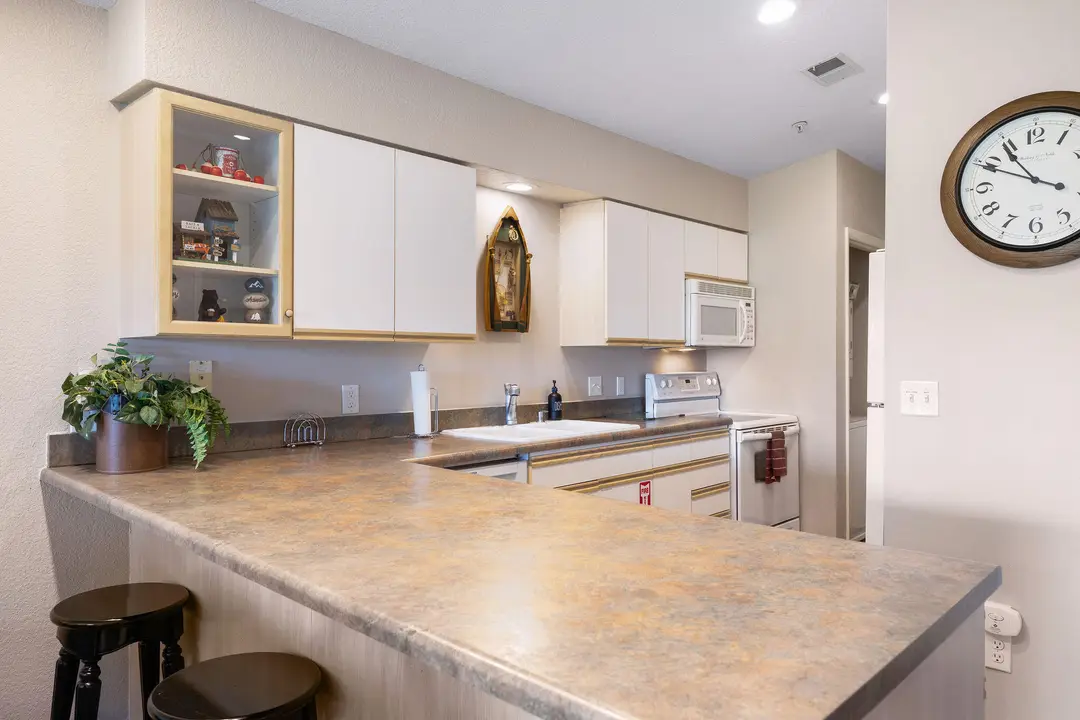 160 W Rockford Drive — photo 8
