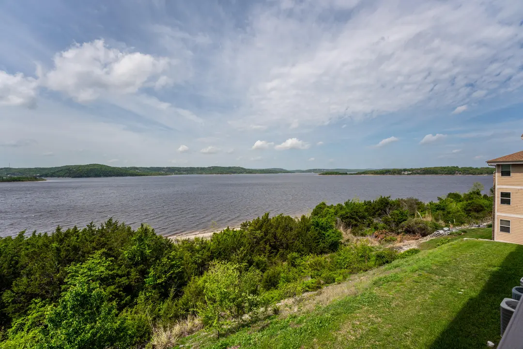 730 Emerald Pointe Drive — photo 34