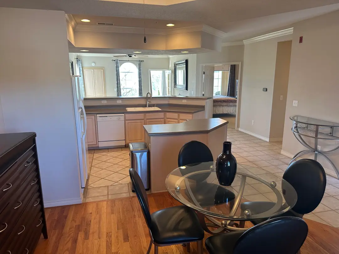680 Emerald Pointe Drive — photo 2