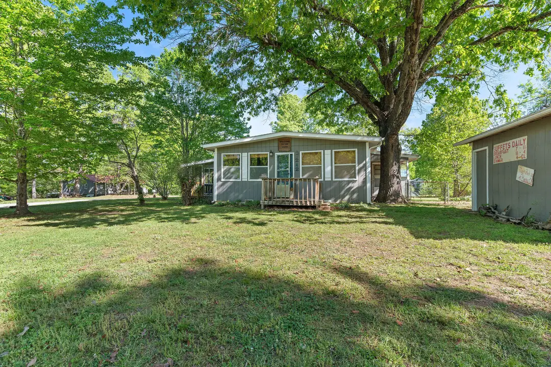 242 Gregory Road — photo 3