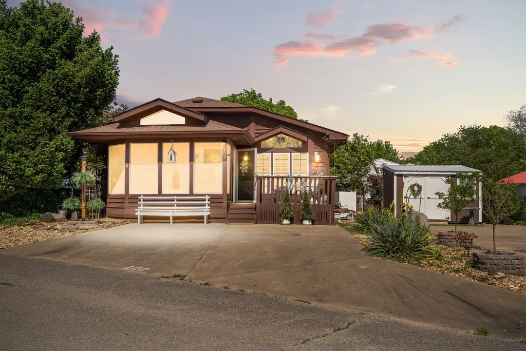 102 Shady Oak Circle