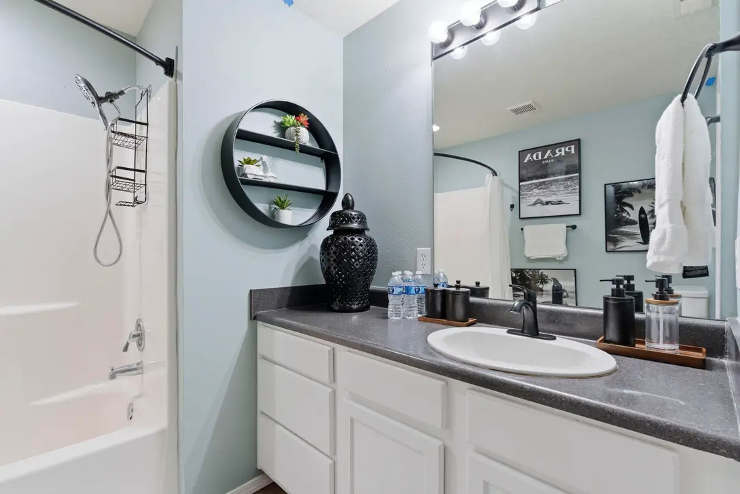 2950 Vineyards Parkway — photo 18