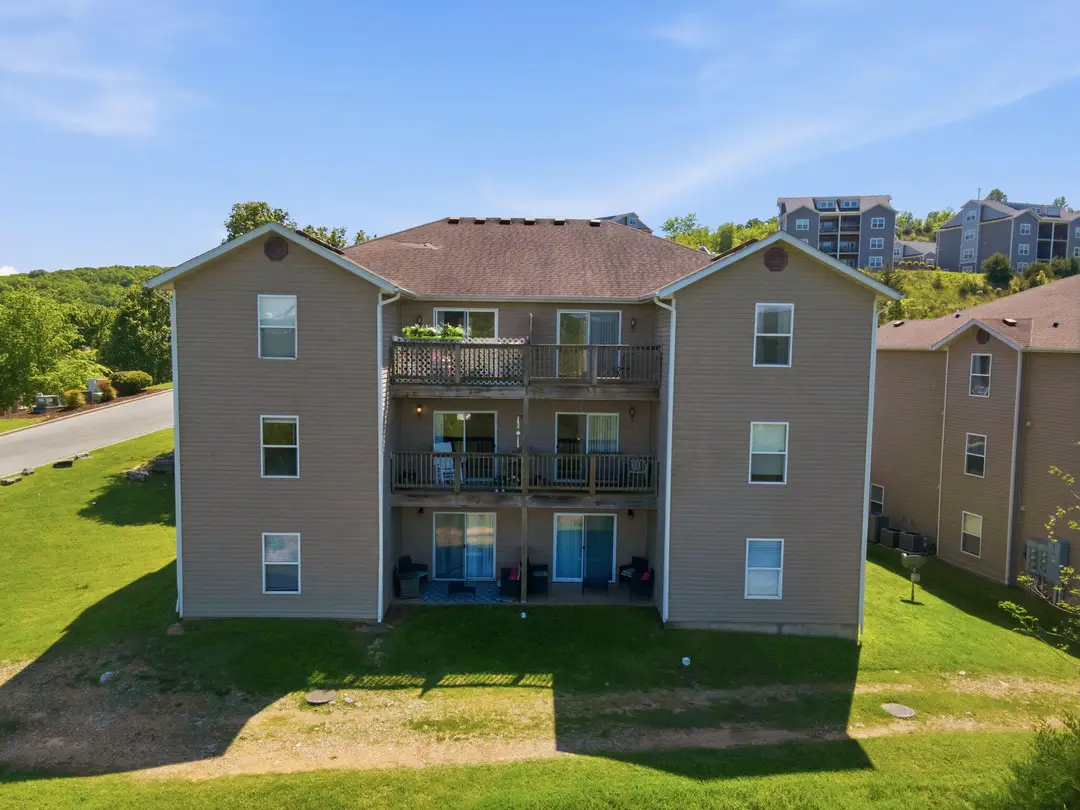 2950 Vineyards Parkway — photo 35