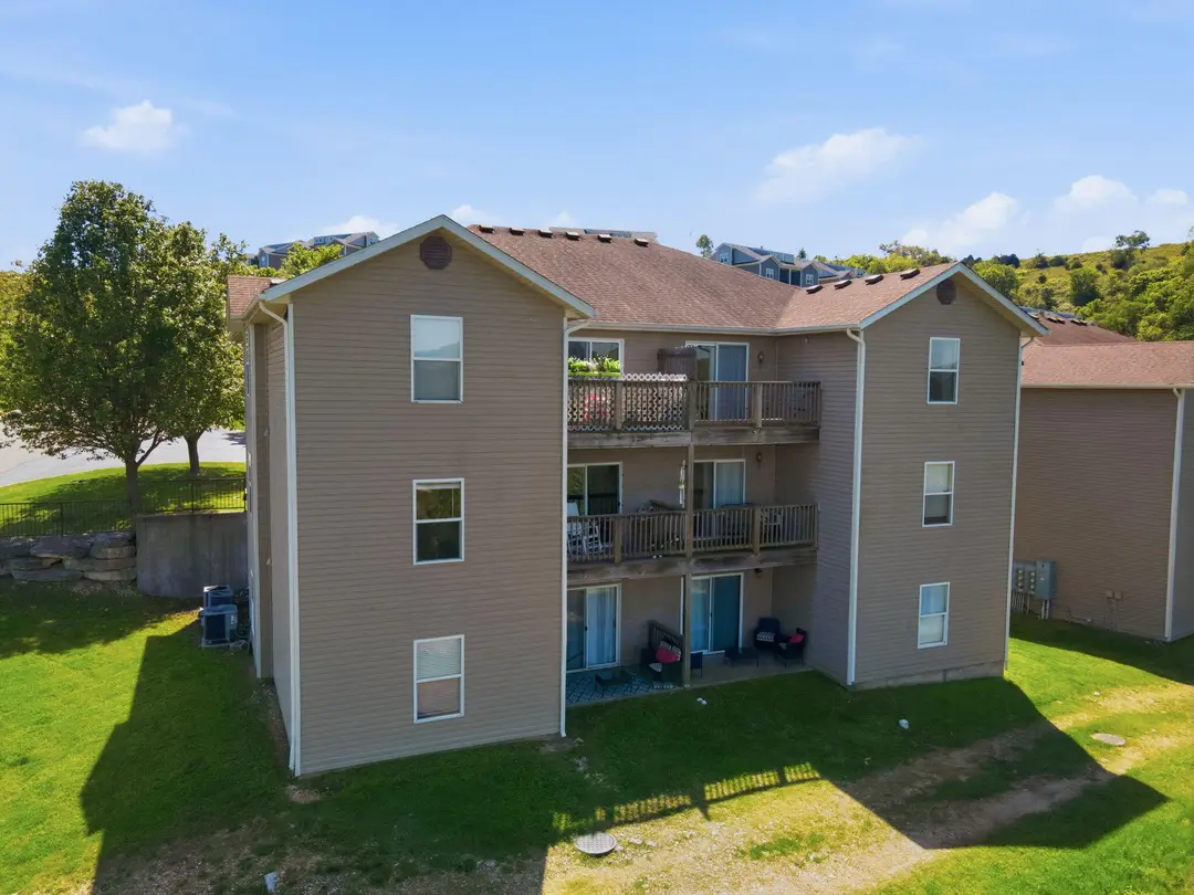 2950 Vineyards Parkway — photo 36