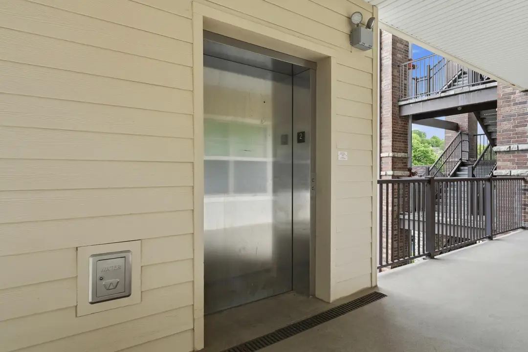 200 Majestic Drive — photo 4