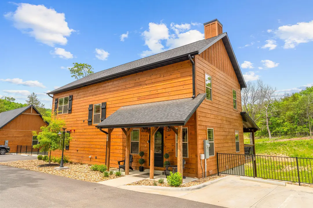 162 Ravine Roadway