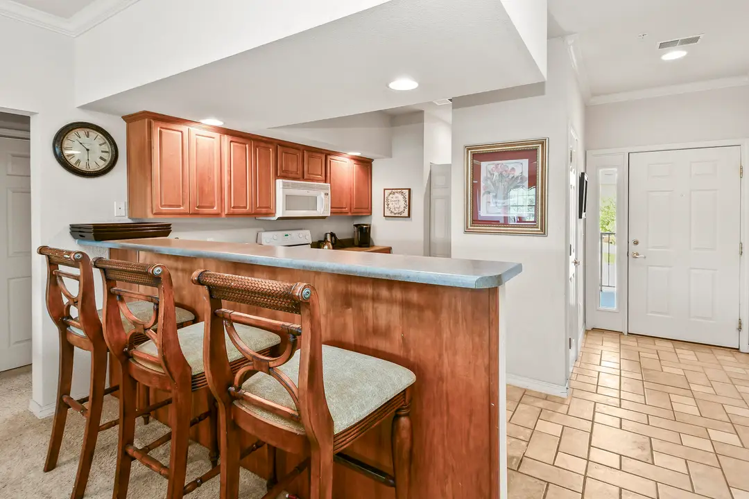 680 Emerald Pointe Drive — photo 3
