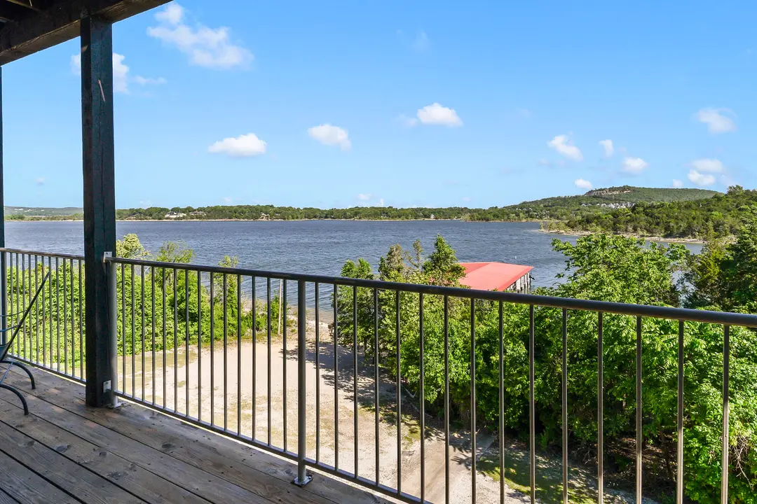 680 Emerald Pointe Drive — photo 2