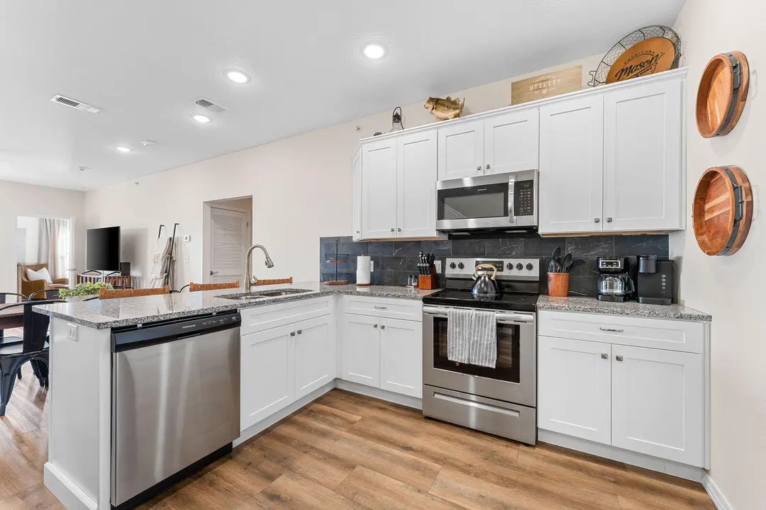3111 S Vineyards Terrace — photo 3
