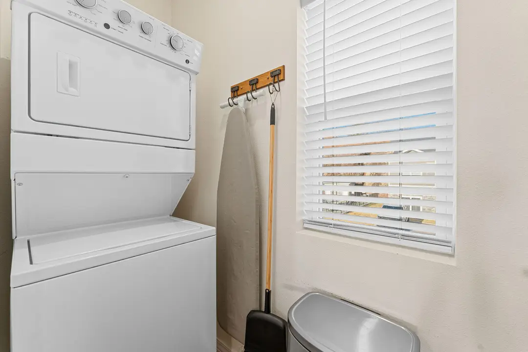 3111 S Vineyards Terrace — photo 4