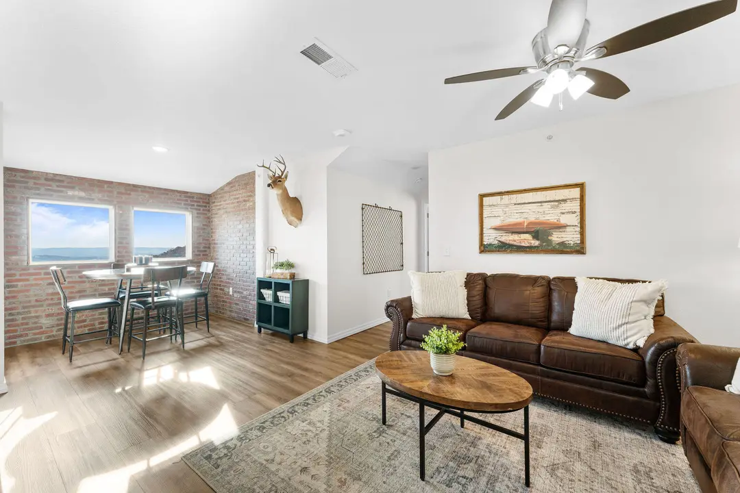 3111 S Vineyards Terrace — photo 9