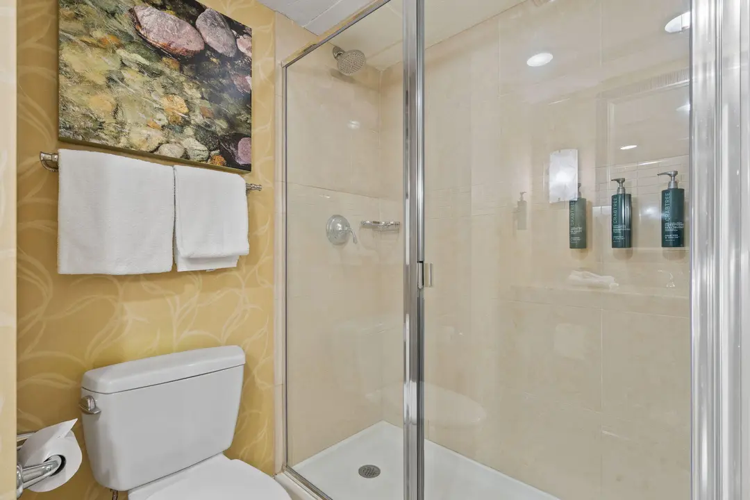 200 S Sycamore Street — photo 17