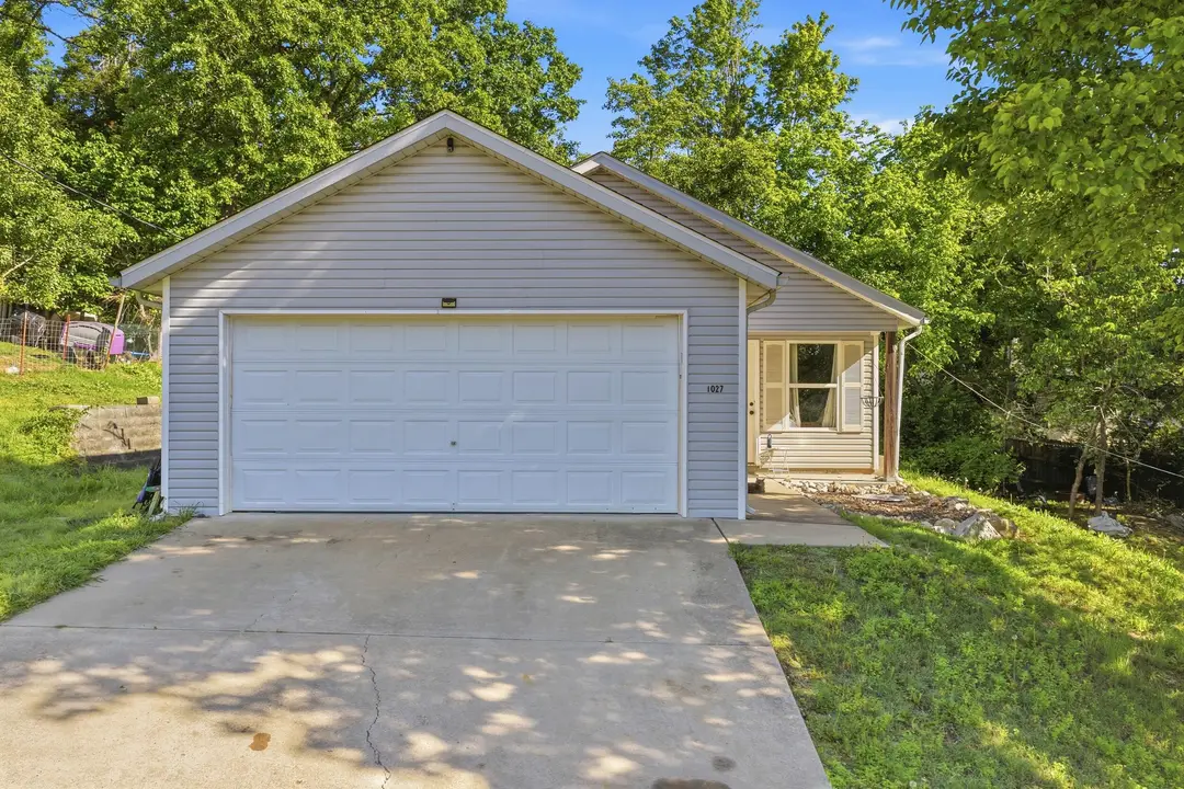 1027 Meadow Lane