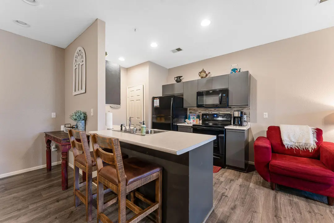 813 Holiday Ridge — photo 4