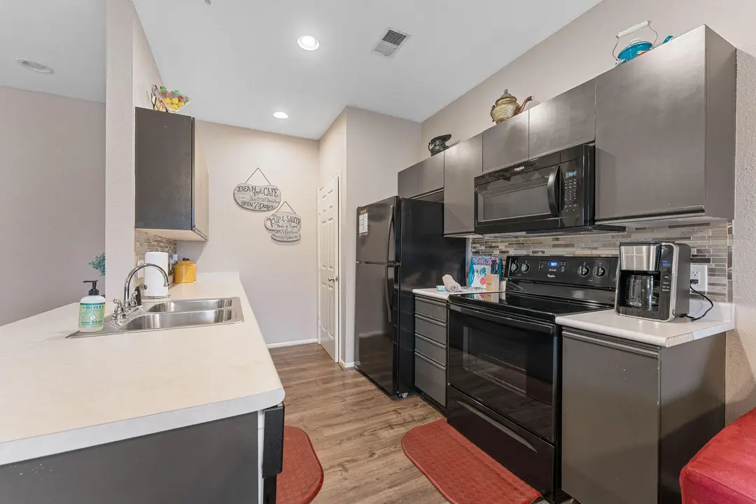 813 Holiday Ridge — photo 5