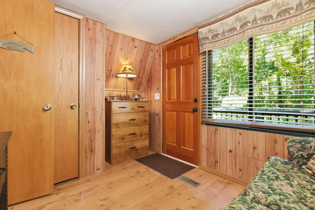 514 Iroquois Lane — photo 3
