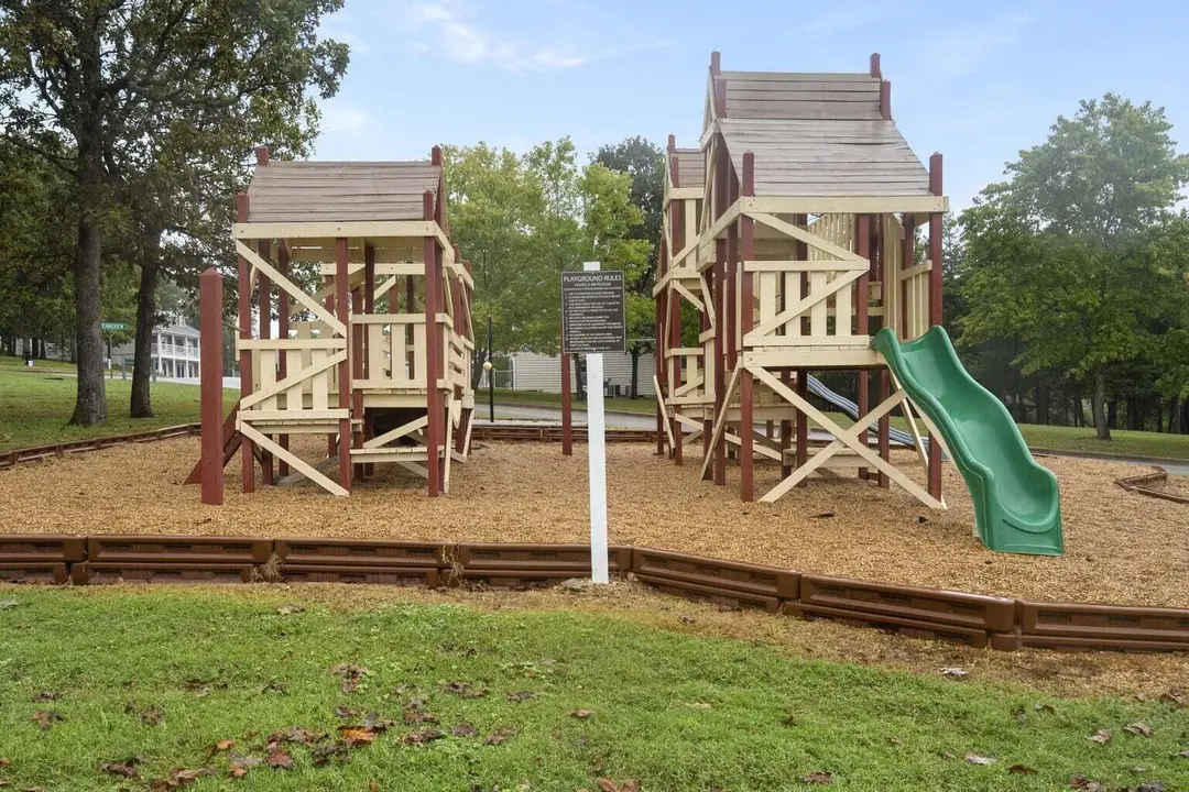 835 Fairview Street — photo 28