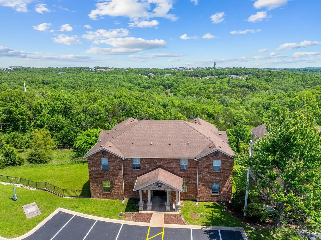 2901 Vineyards Parkway — photo 3