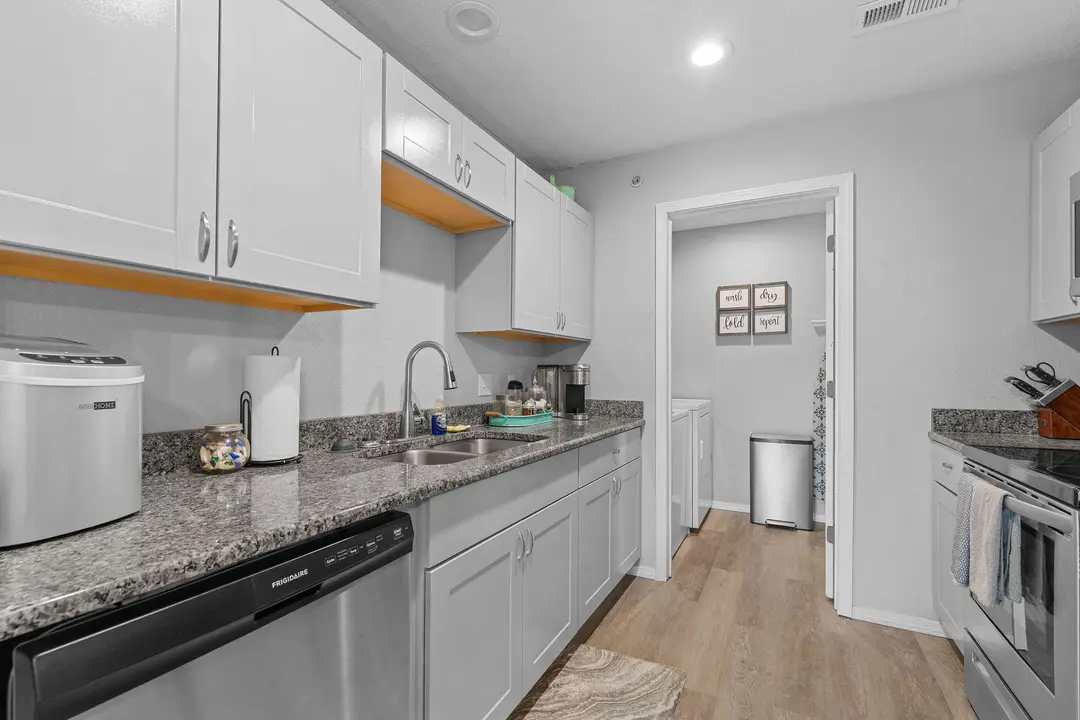 2901 Vineyards Parkway — photo 10