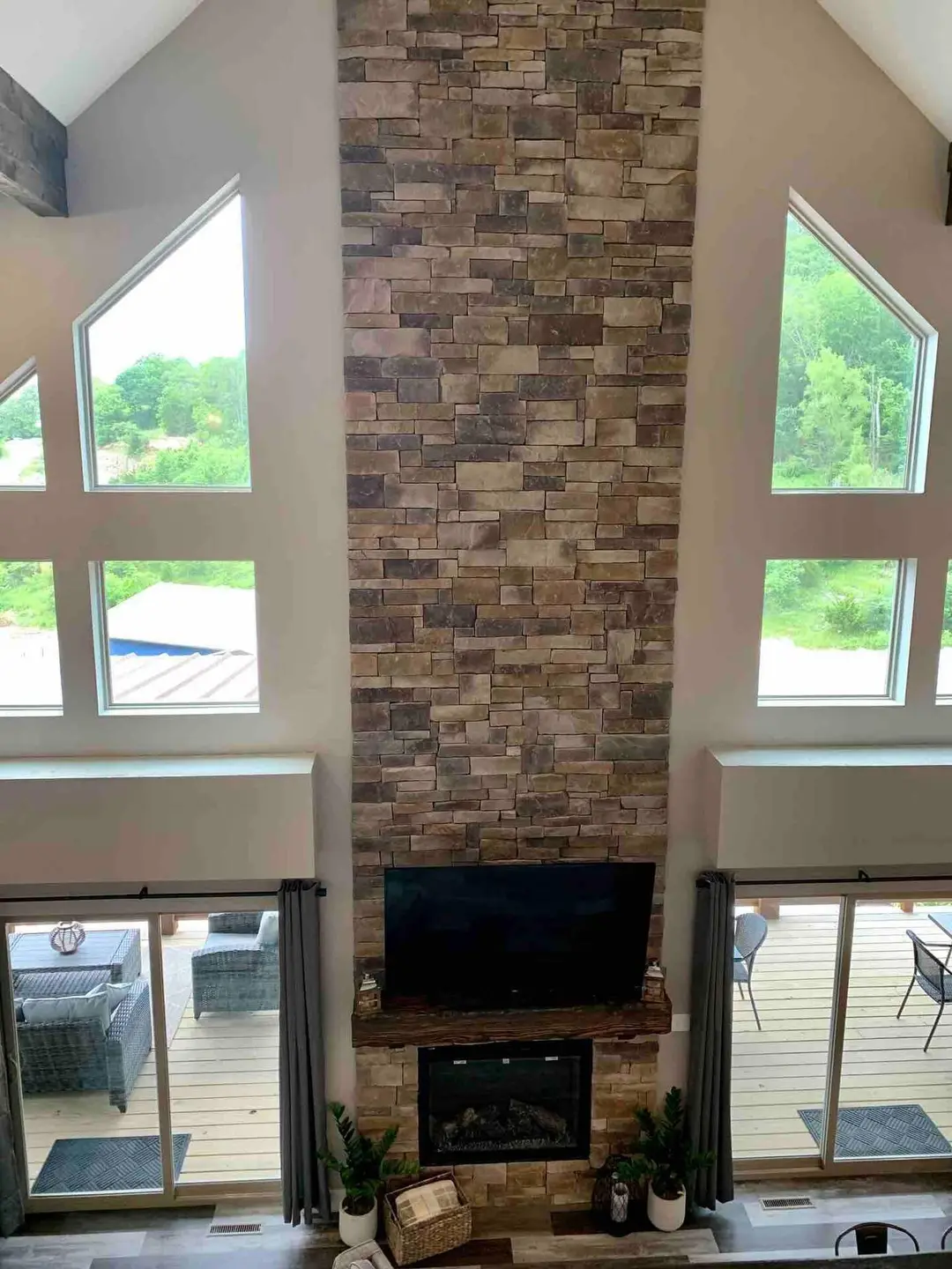 185 Lakefront Drive — photo 2