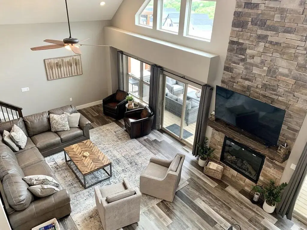 185 Lakefront Drive — photo 3