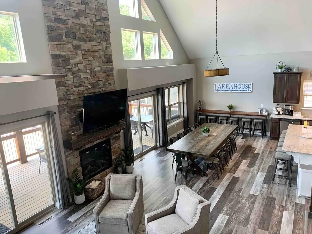 185 Lakefront Drive — photo 4