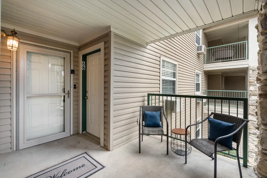 110 W Rockford Drive — photo 4