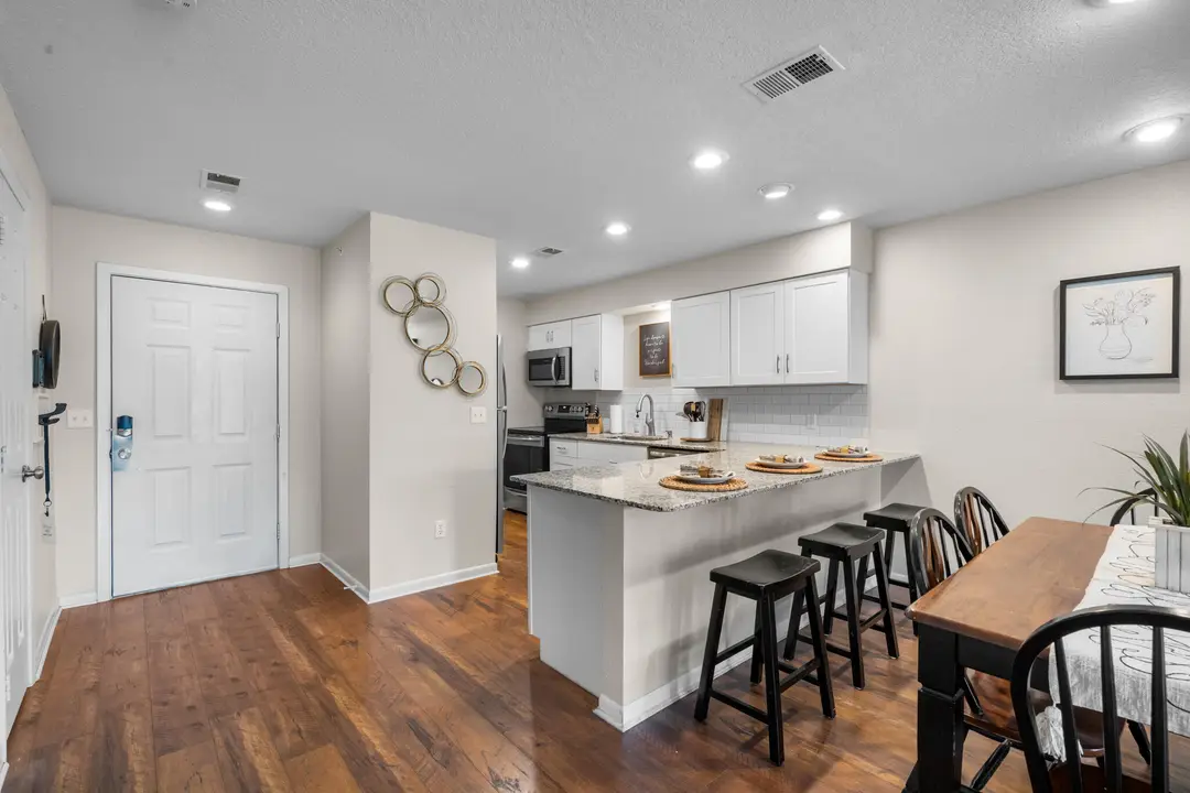 110 W Rockford Drive — photo 6
