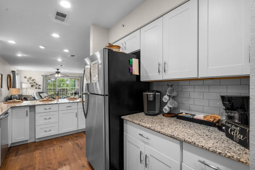 110 W Rockford Drive — photo 8