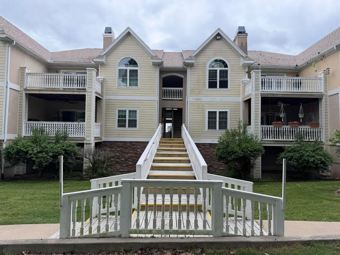 280 Woodland Drive W — photo 1