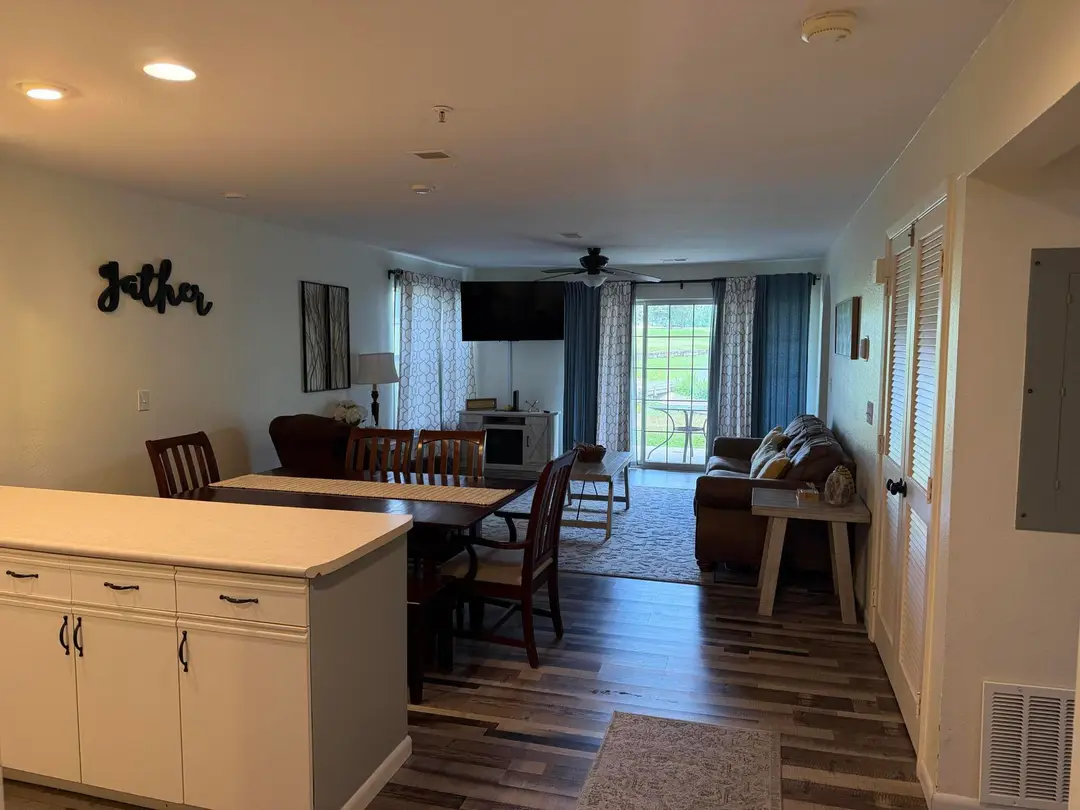 150 W Rockford Drive — photo 21