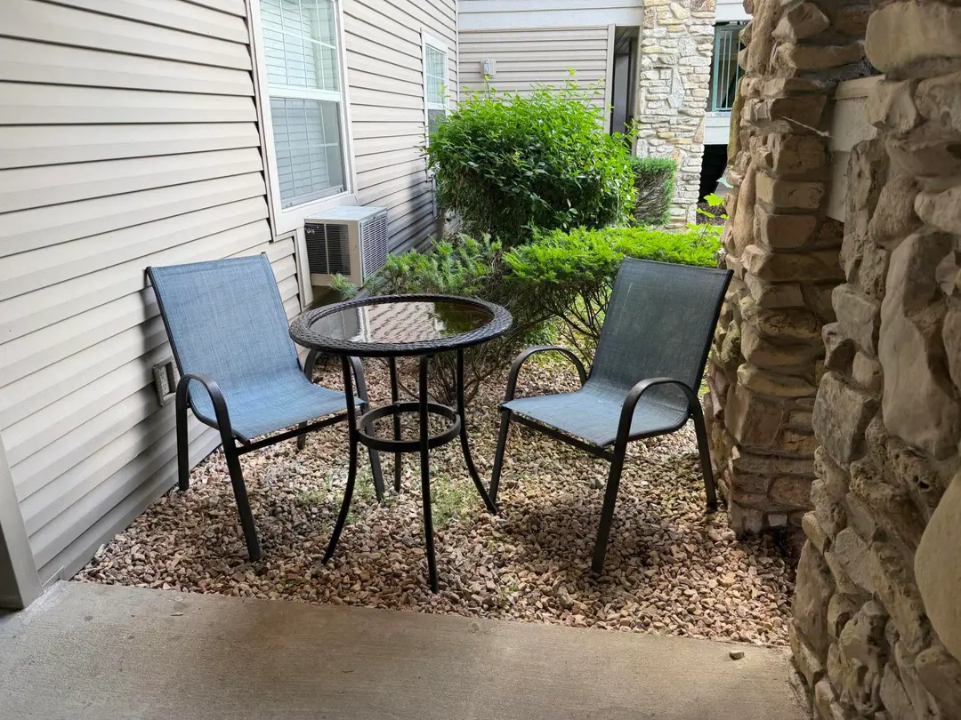 150 W Rockford Drive — photo 4