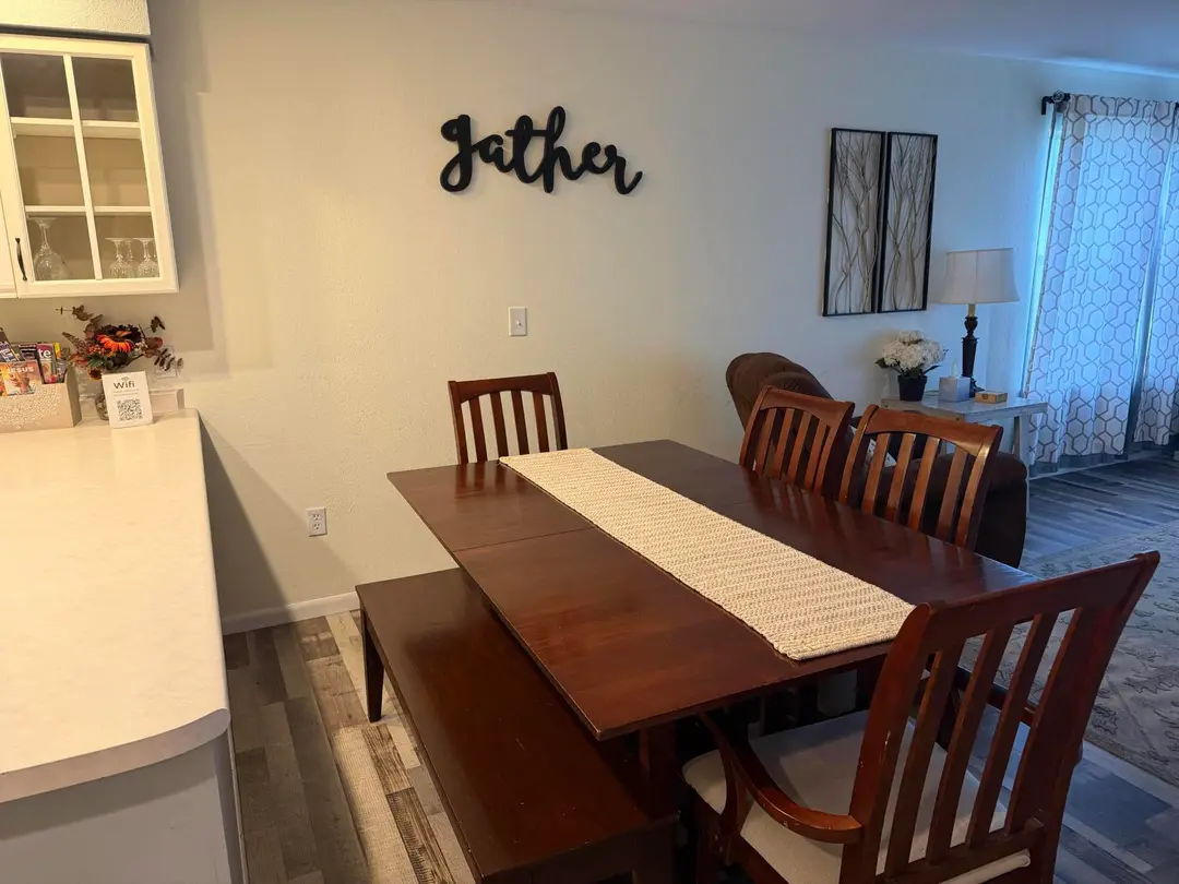 150 W Rockford Drive — photo 5