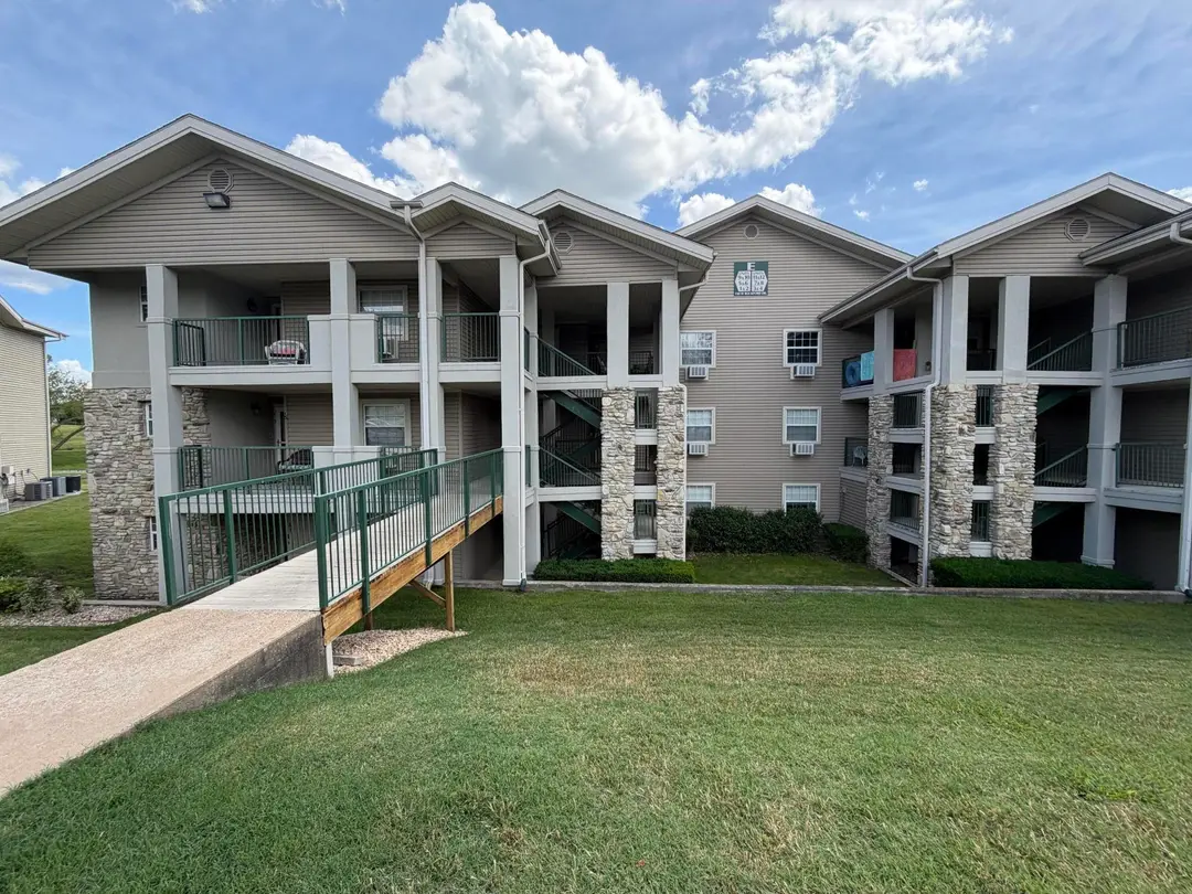 150 W Rockford Drive