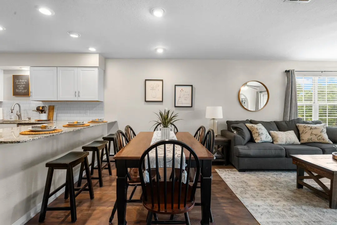 110 W Rockford Drive — photo 11