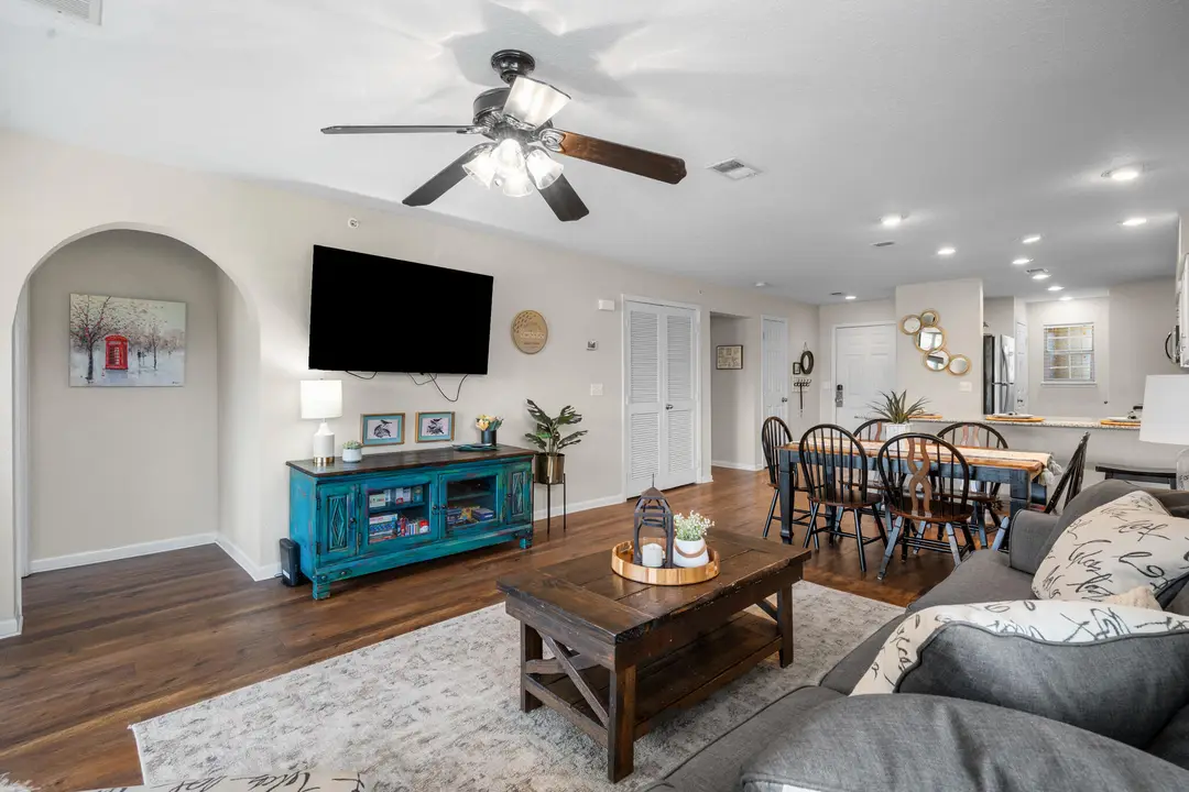 110 W Rockford Drive — photo 13
