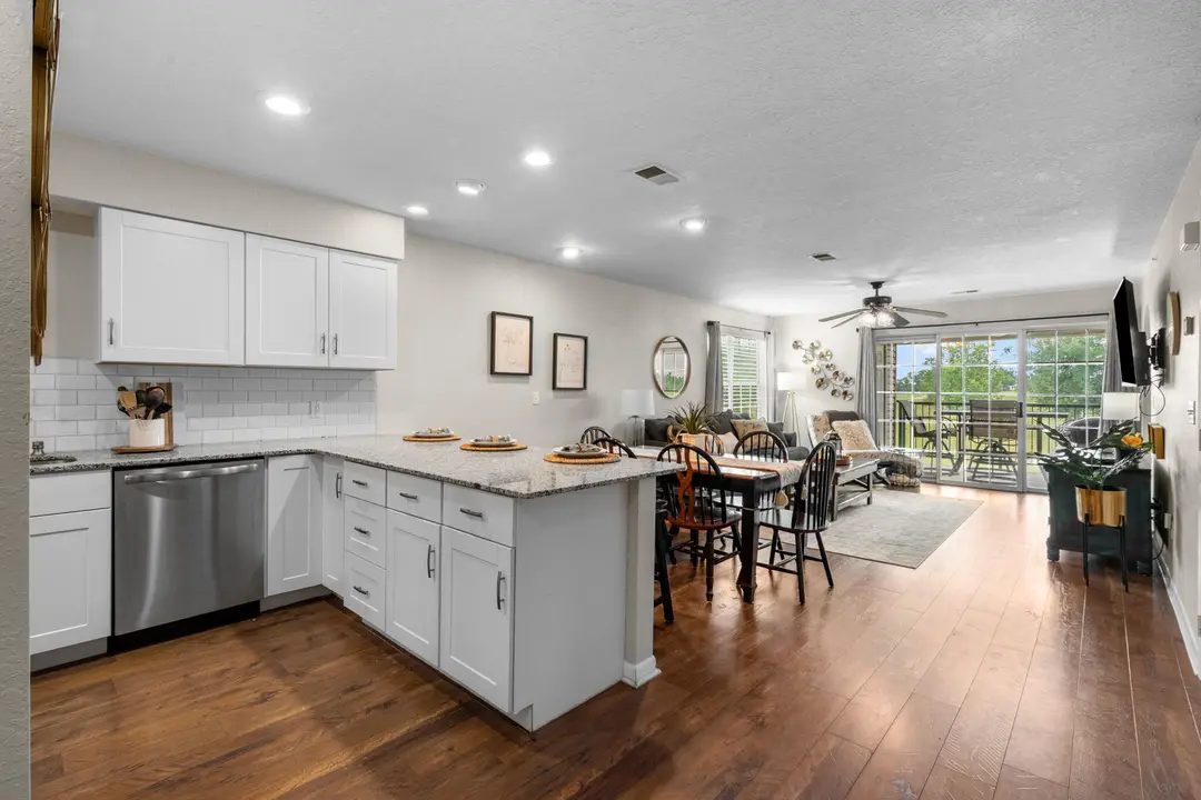 110 W Rockford Drive — photo 5