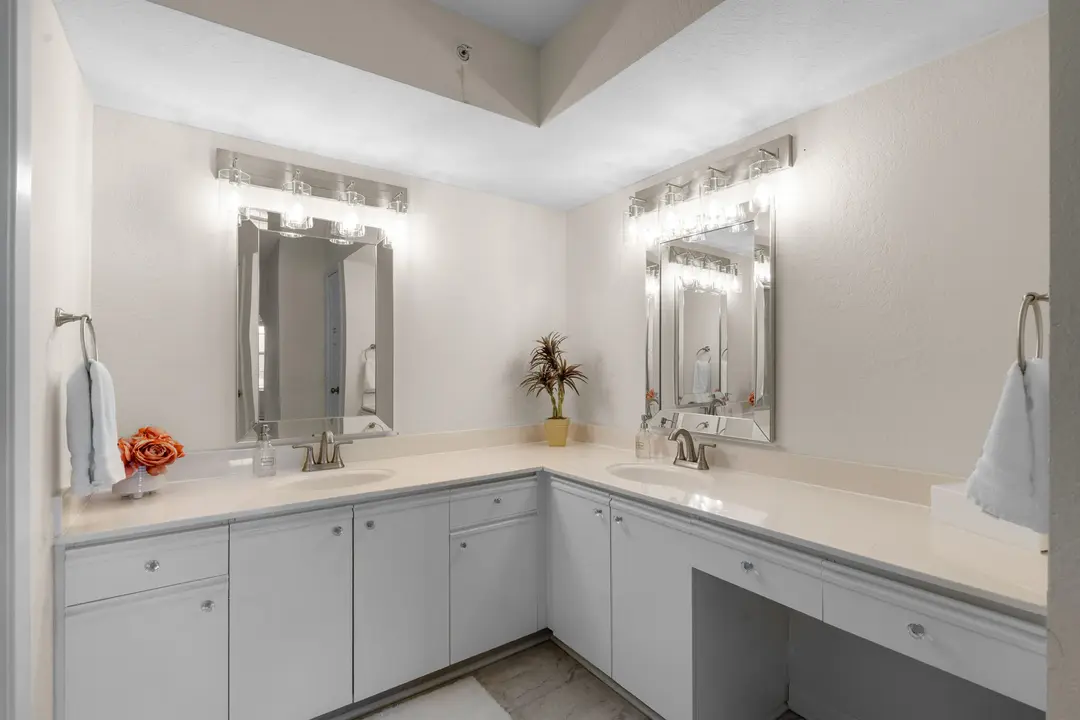 110 W Rockford Drive — photo 15