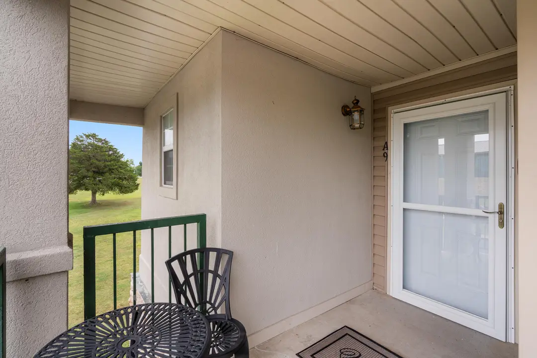 110 W Rockford Drive — photo 4
